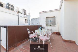 Rent Penthouse in Centro. Atico junto a gran capitan. un dormitorio. totalmente equipado.