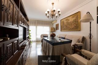 Flat in Ollerías - San Cayetano. Piso en venta en ollerias con ascensor y terraza