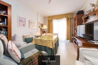 Pis a Ciudad Jardín - Zoco. Piso de 4 habitaciones, terraza, cochera y trastero en avd. aero