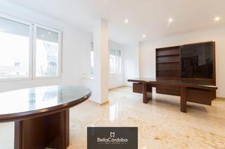 Lloguer Pis a Sta. Marina - San Andrés - San Pablo - San Lorenzo. Piso en alquiler de tres habitaciones con gran salon