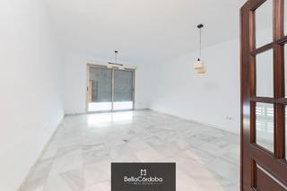 Location Appartement à Huerta de la Reina - Trassierra. Piso junto al vial. a escasos metros de hotel center de cordoba.