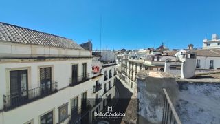 Casa in Centro. Casa ideal inversion en el centro con 3 pisos, 1 apartamento y l