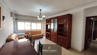 Flat in Vista Alegre - Parque Cruz Conde. Piso en parque cruz conde de 4 habitaciones 1 baño, con terraza