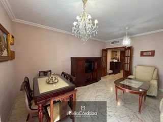 Pis a Ciudad Jardín - Zoco. Piso exterior en zona centrica, de 3 habitaciones , 2 baños y pl