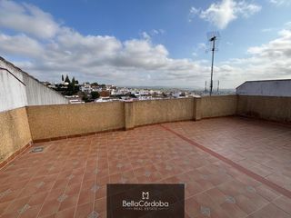 Semi detached house in Almodóvar del Río. Casa adosada en almodovar, 3 habitaciones, baño y aseo con una t