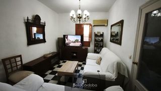 Casa adossada a Huerta de la Reina - Trassierra. Casa adosada en colonia de la paz