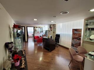 Business premise in Carrer sant isidre 154. Local com. en venta en sant carles de la rapita, 5 despachos.