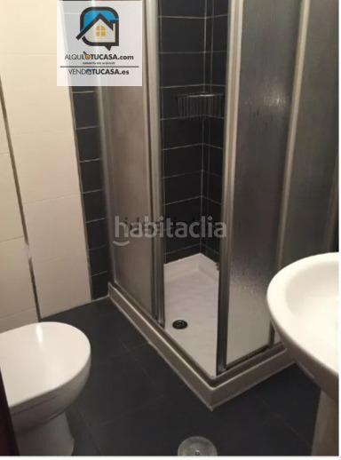 Foto d3e68009-9a69-45f0-9880-2974ba768efe. Pis amb aparcament a Centro Palencia