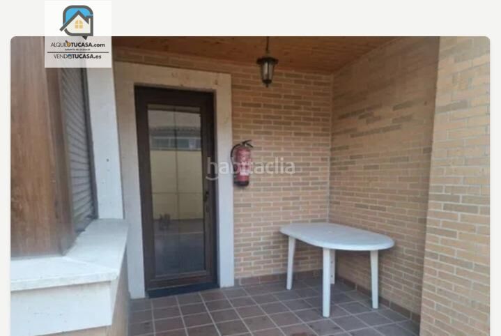 Foto 24d6a6c9-a74b-42ac-b58b-702e26eb0309. Casa aparellada amb aparcament a Venta de Baños