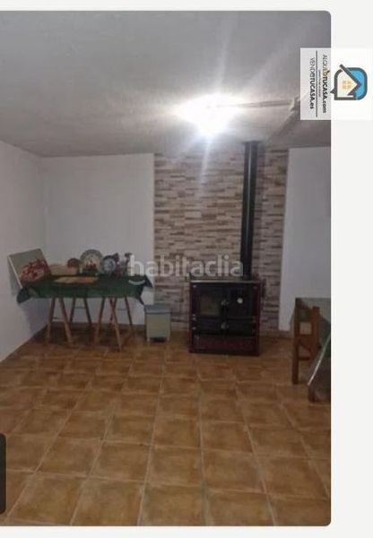 Foto b945ff55-364d-4ab1-9782-c35c737428d1. Casa aparellada amb aparcament a Venta de Baños