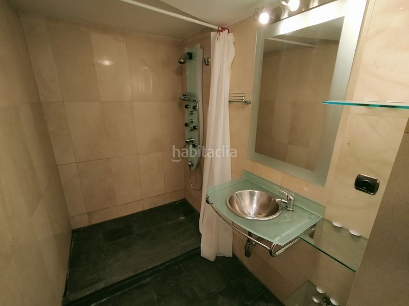 Foto 641e46e3-d226-403e-9729-1c1d4717e7f8. Local comercial a calle de la marina española 12 a Zaragoza