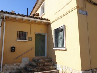 Maison jumelée  Calle de san martín 13. Unifamiliar de 3 dormitorios con dos plantas, garaje y trastero