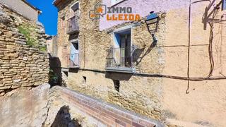 Casa adossada a Del marquès 15. Oportunidad. casa en el corazón de àger con patio