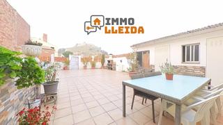 Casa adossada a La bassa 6. Amplia casa familiar con terraza y garaje en algerri