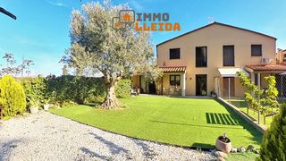 Casa adossada  Travessera de la font 17. Exclusiva casa en cubells