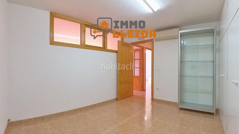 Foto 904797b7-b2a2-46b5-8935-c0d4535c246c. Local comercial a calle del barranc 5 a Alfarràs