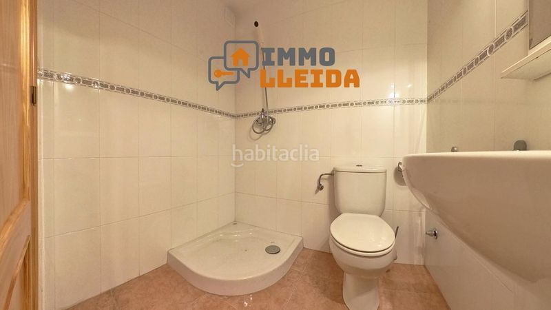 Foto a421d691-4d83-4eef-9058-4ad05ae6af3f. Local comercial a calle del barranc 5 a Alfarràs