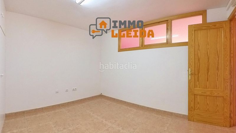 Foto b9f34db0-1a5f-4818-a793-4f884beb4c3f. Local comercial a calle del barranc 5 a Alfarràs