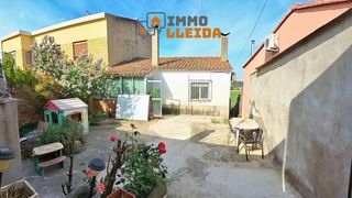 Maison jumelée à Vallfogona de Balaguer. Oportunidad casa con patio, jardin y parking