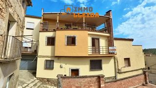 Casa a schiera in Plaza de l'església 16. Oportunidad! casa adosada en camarasa con preciosas vistas