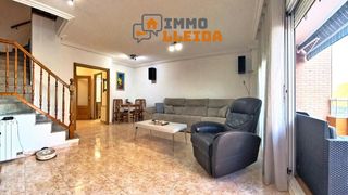 Casa adossada a Rosselló. Oportunidad casa adosada en rosselló