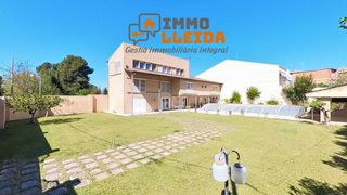 Xalet a Calle riu 23. Fabuloso chalet de estilo moderno en t�rrega