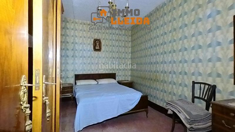 Foto ce033588-fece-4227-8a44-4a4974a7d699. Casa adossada a calle nou 7 a Cervera