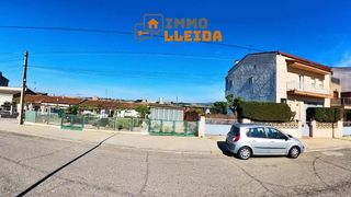 Terreny residencial a Calle rafel de casanoves 29. Oportunidad solar urbano con almacén