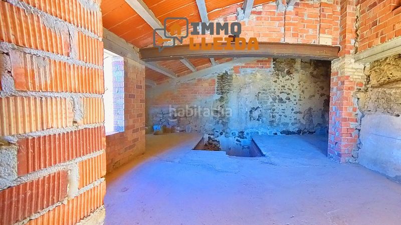 Foto f5f11495-df36-4949-91ab-16576292f5cd. Casa adossada a calle major a Vilanova de Meià
