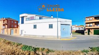 Casa adossada a Vallfogona de Balaguer. Oportunidad casa adosada con almacén y patio