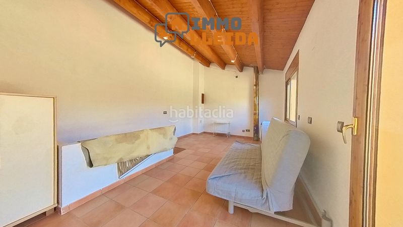 Foto df8a1abd-7303-4733-b8df-03120db4b006. Casa adossada a calle font-ag. 3 a Àger