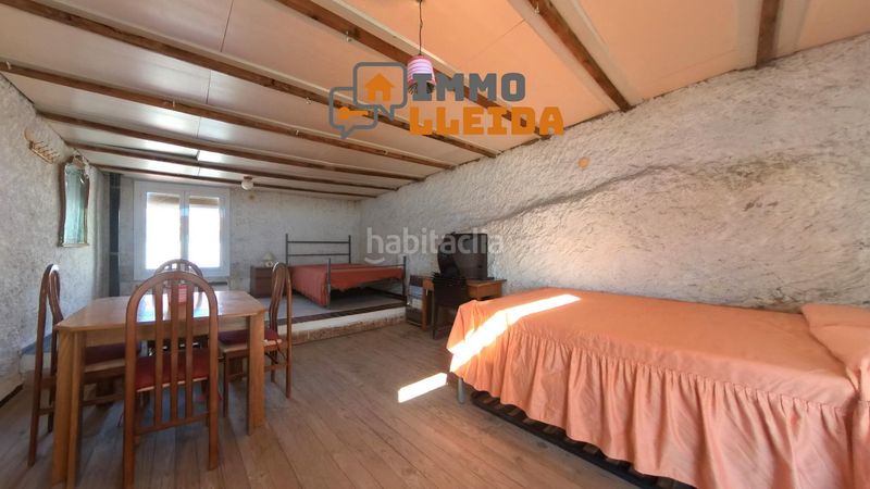 Foto 0b604e3e-02cb-4a00-b066-c3c252c7c925. Casa adosada en calle santa maria encanto y amplitud en el corazón en Castelló de Farfanya
