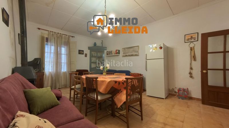 Foto 5bd8c906-c28c-4c95-8fa8-f69983eae3e9. Casa adosada en calle santa maria encanto y amplitud en el corazón en Castelló de Farfanya