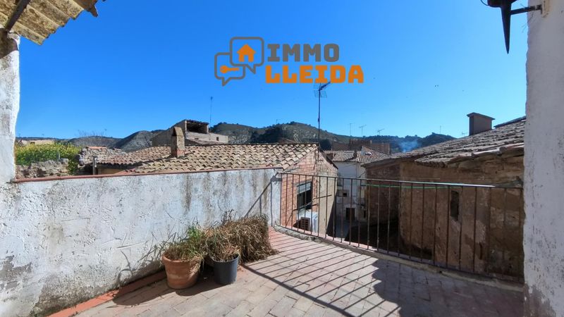 Foto 962d2393-2bac-41eb-9389-2fef24035da4. Casa adosada en calle santa maria encanto y amplitud en el corazón en Castelló de Farfanya