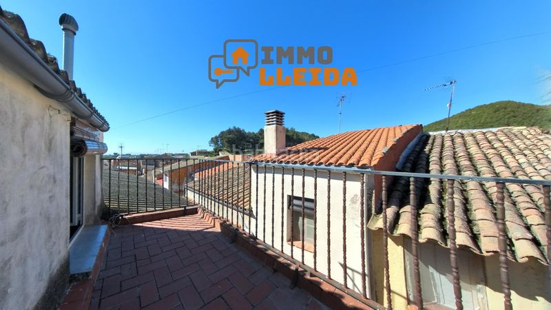 Foto cb235254-0344-450f-8f34-48d064d68835. Casa adosada en calle santa maria encanto y amplitud en el corazón en Castelló de Farfanya