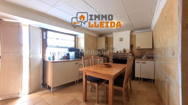 Foto cc5269c5-2c27-4aec-9263-a481780f8227. Casa adosada en calle santa maria encanto y amplitud en el corazón en Castelló de Farfanya