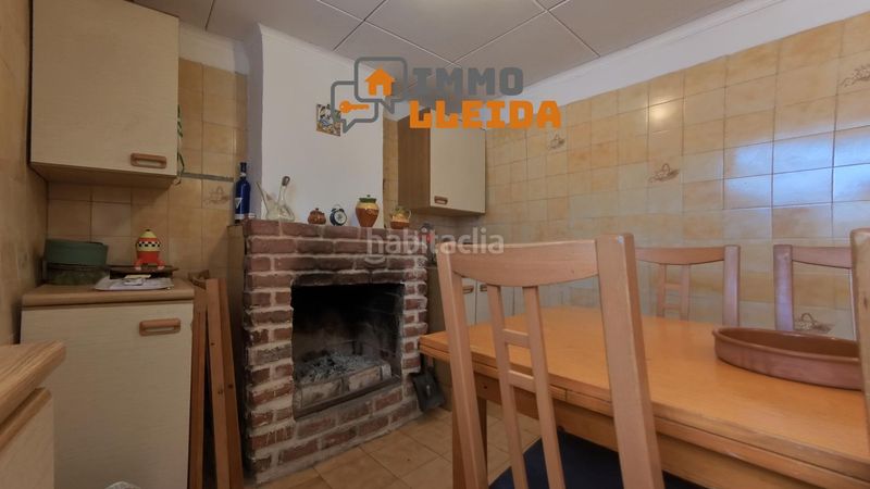 Foto dd6e9d6b-84b7-4a25-9b7d-fa68a8c659e5. Casa adosada en calle santa maria encanto y amplitud en el corazón en Castelló de Farfanya