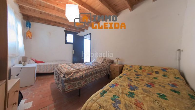 Foto e2ae89d1-ca37-4b30-bb99-05ef6867f64e. Casa adosada en calle santa maria encanto y amplitud en el corazón en Castelló de Farfanya