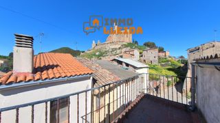 Semi detached house in Calle santa maria. Encanto y amplitud en el corazón de castelló de farfanya