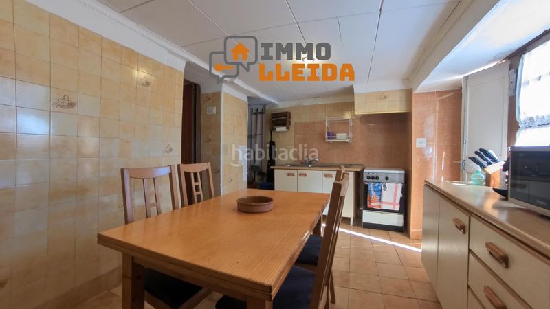 Foto f076f820-1baf-48ff-98dd-661dd2c2a27e. Casa adosada en calle santa maria encanto y amplitud en el corazón en Castelló de Farfanya