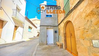 Maison jumelée à Calle d'emili pujol 26. Oportunidad casa en la granadella con patio