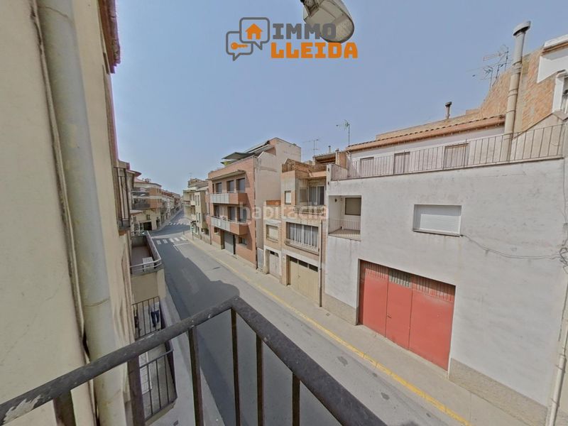 Foto 42261db8-2ff2-4ef3-8d8e-a918df631bb5. Casa adossada a avenida preixana a Bellpuig