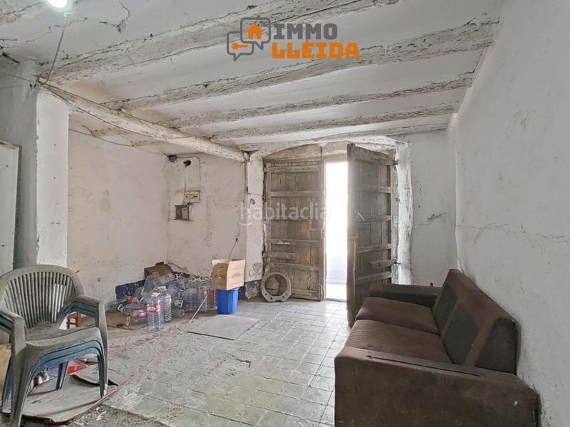 Foto 485ad381-70c3-4b16-b7d7-82595cc2fc55. Casa adossada a avenida preixana a Bellpuig