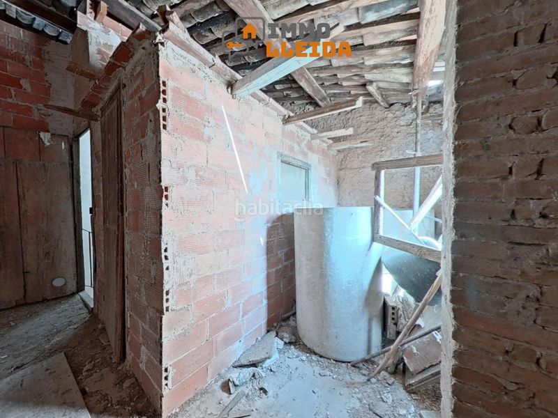 Foto 70ca6a4c-957e-460e-8123-050a333f21a6. Casa adossada a avenida preixana a Bellpuig