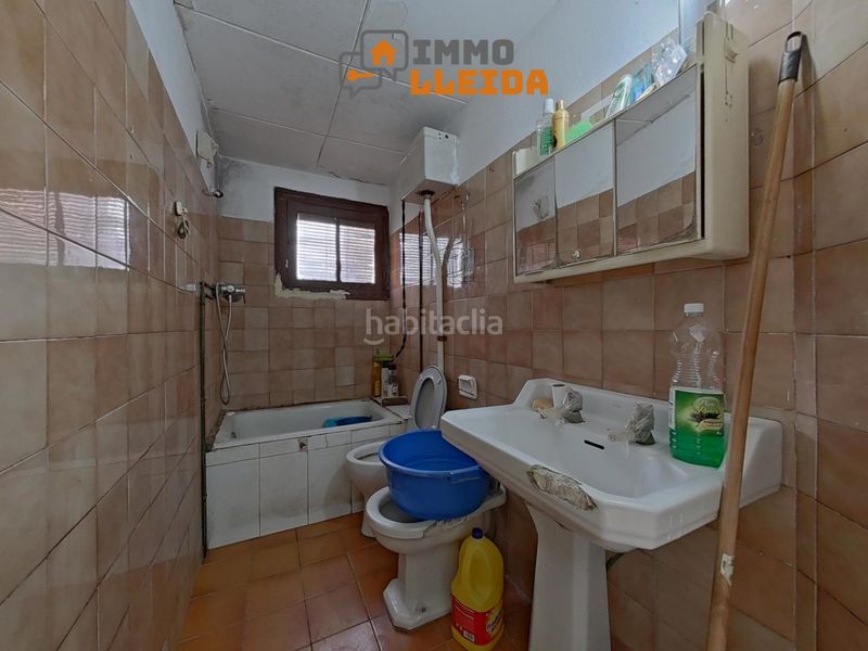 Foto a9cab604-6706-41ad-aa89-4cdff33e9412. Casa adossada a avenida preixana a Bellpuig