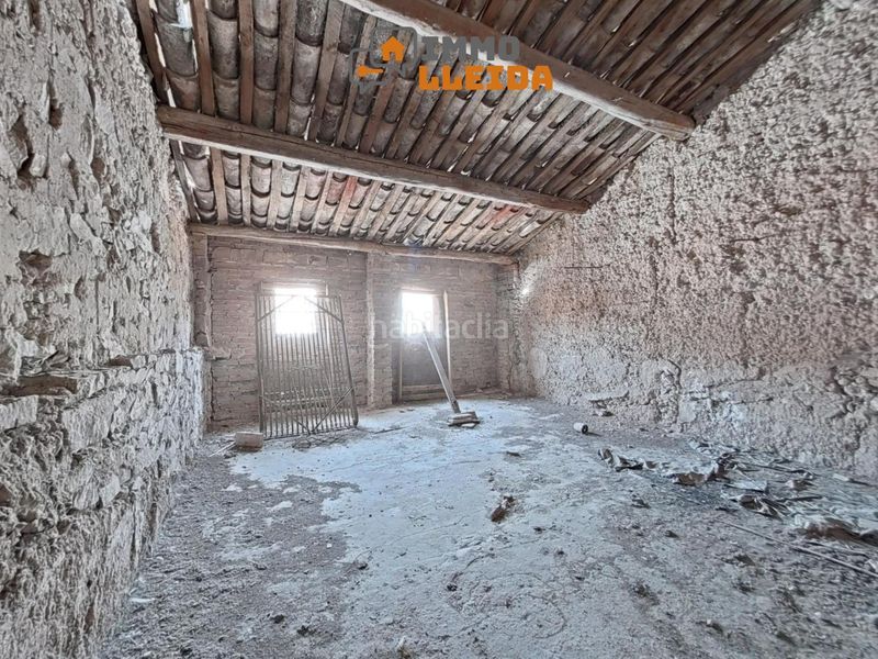 Foto ae474a6b-80ea-41f7-9ff8-40fba0ec6510. Casa adossada a avenida preixana a Bellpuig
