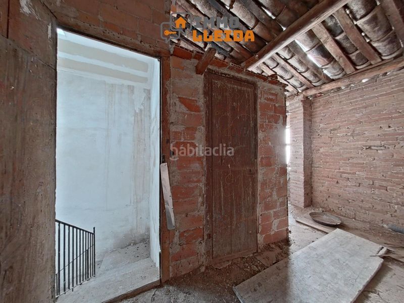 Foto bf448bfe-0d03-46c8-8136-9b0b604a3140. Casa adossada a avenida preixana a Bellpuig