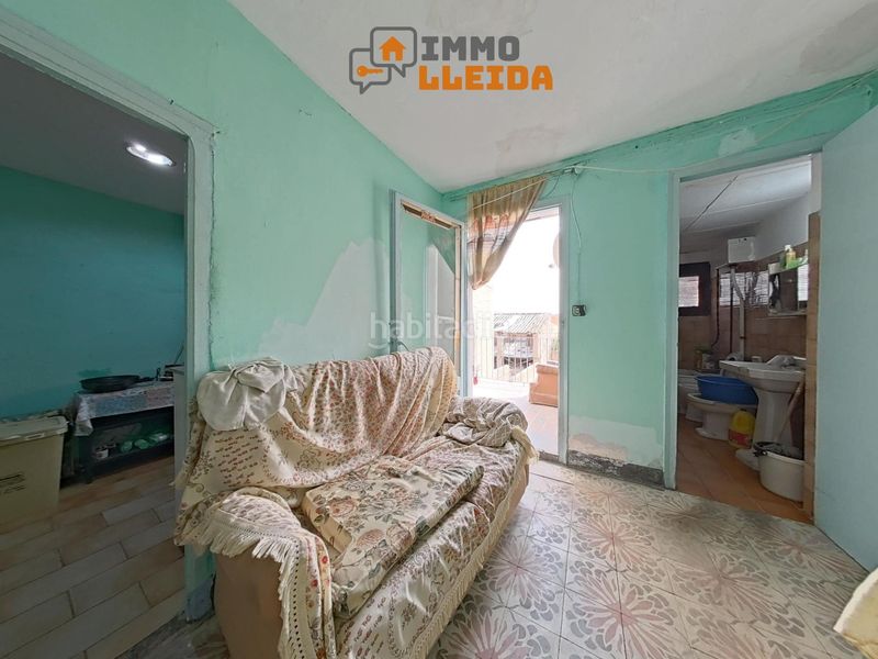 Foto c5b796eb-339a-4a56-aeea-9ecb2fa395c0. Casa adossada a avenida preixana a Bellpuig