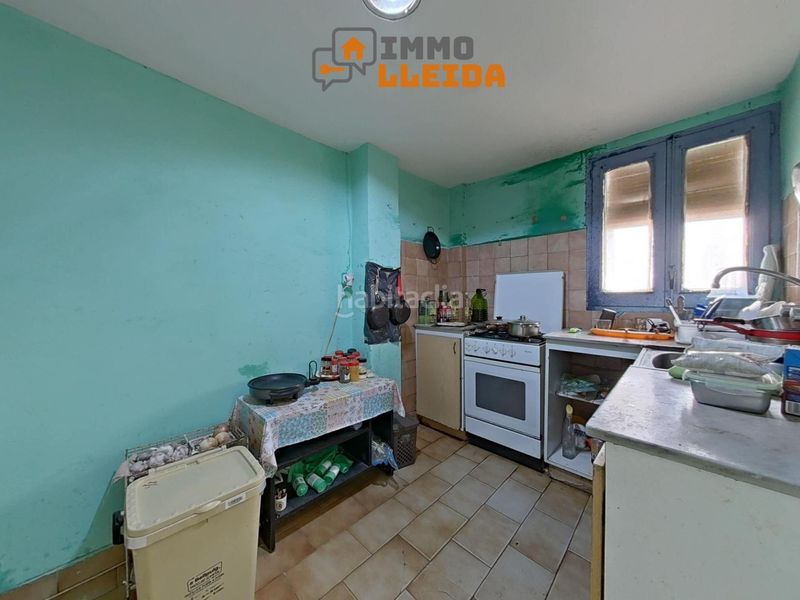 Foto fe84d356-4013-43d5-b783-4e0509ab5446. Casa adossada a avenida preixana a Bellpuig