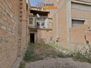 Semi detached house in Avenida preixana. Oportunidad casa adosada en bellpuig con patio
